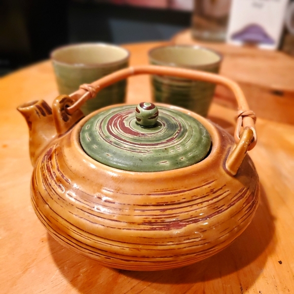 Ceramic teapot tea pot matching cups - Picture 1 of 3